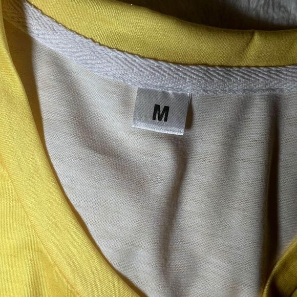 NWOT Yellow Be Kind Short Sleeve V-Neck T-Shirt Size Medium - Picture 7 of 7
